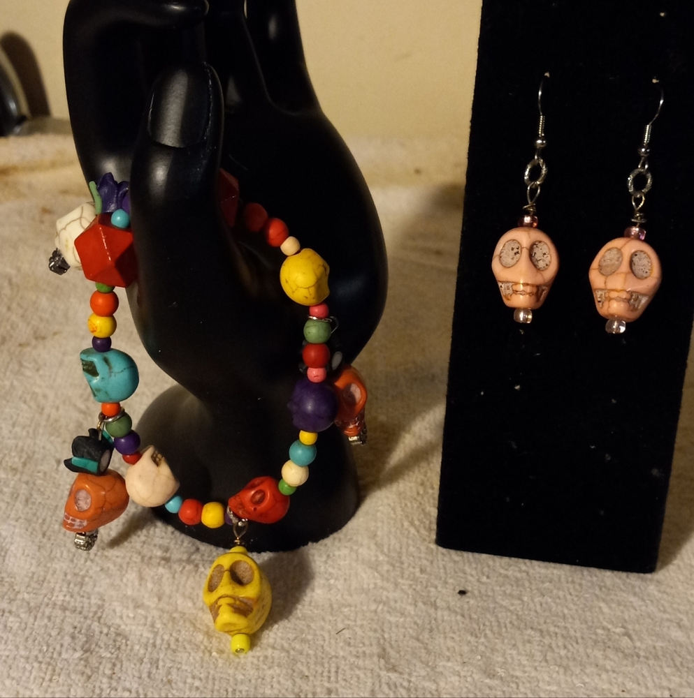 New,handmade,2pc colorful skull Halloween bead stretch bracelet,pierced earrings